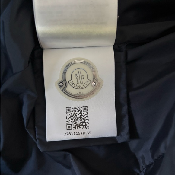 Moncler Flammette Water Repellent
Long Hooded Down Coat Black - Picture 8 of 12